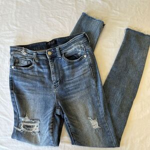 Judy Blue Jeans Women's 5/27 Distressed Skinny Fit‎ Medium Wash Denim Casual